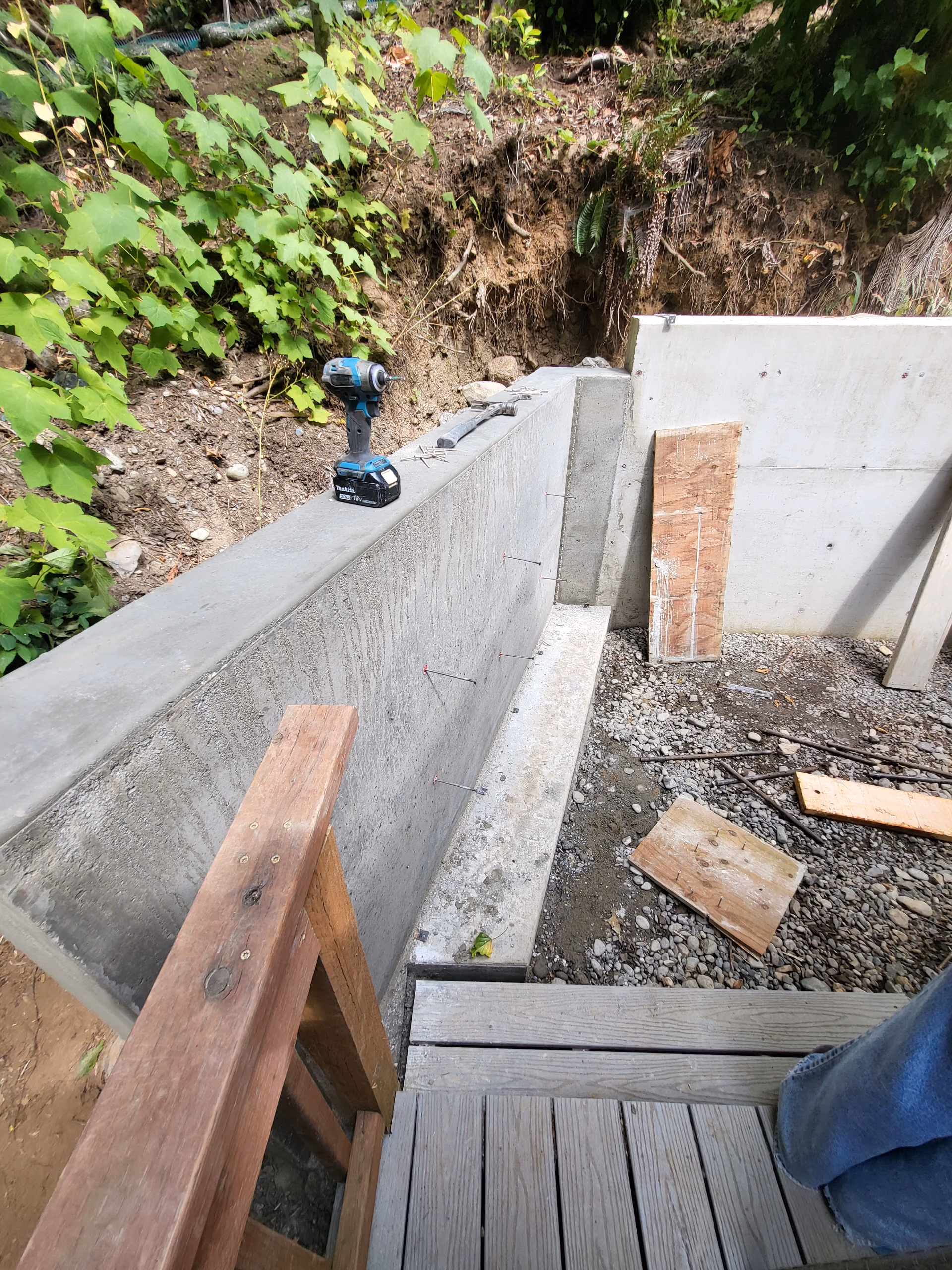 concrete retaining wall