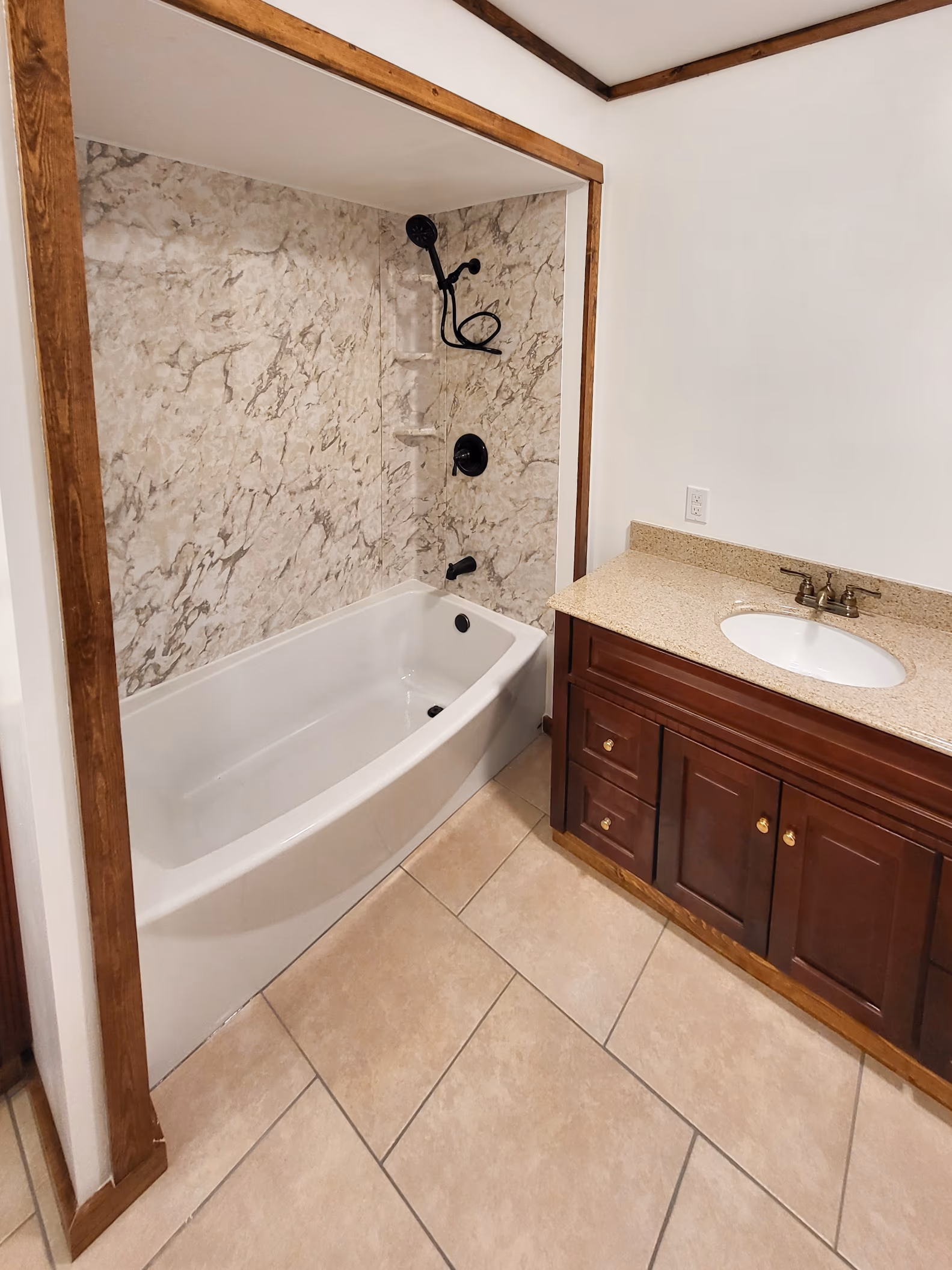 new bathtub and surround